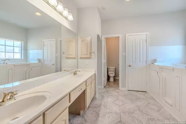 272 COUNTY ROAD 385, San Antonio, TX 78253-6818