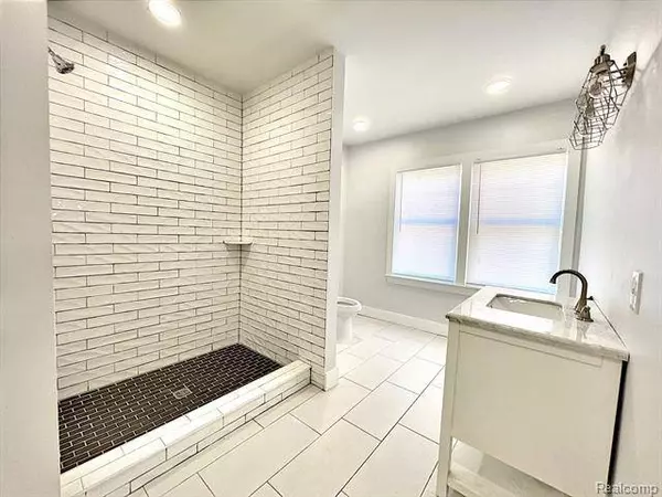 18919 SANTA BARBARA Drive, Detroit, MI 48221