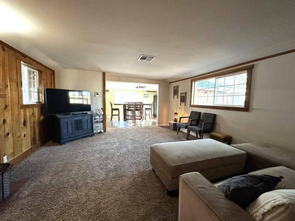 363 W Oakwood Road, California Hot Springs, CA 93207