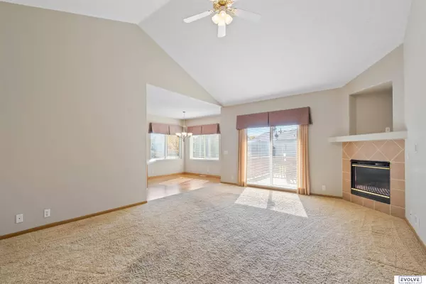 15125 Camden Avenue, Omaha, NE 68116