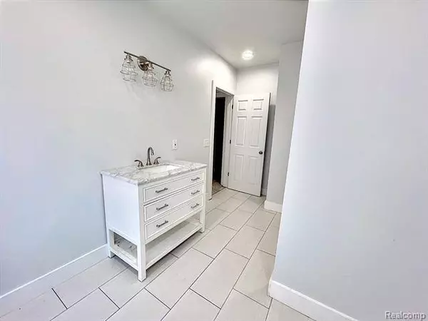 18919 SANTA BARBARA Drive, Detroit, MI 48221