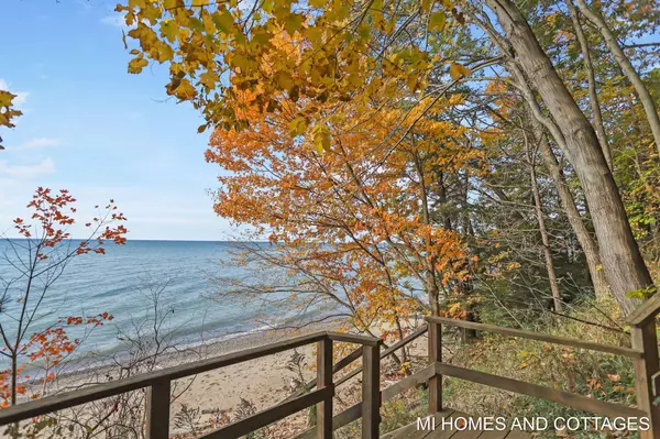 1648 Walker Road, Fennville, MI 49408