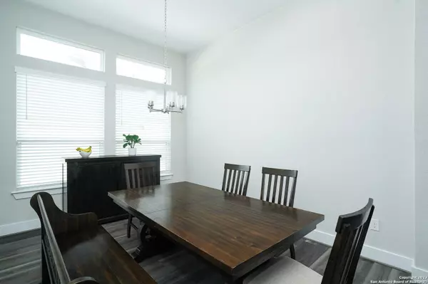 429 Englewood Ln, Castroville, TX 78009