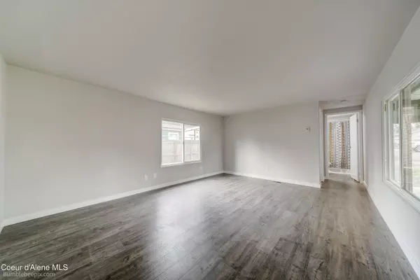 5738 W NEW HAMPSHIRE ST, Spirit Lake, ID 83869