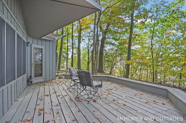 1648 Walker Road, Fennville, MI 49408