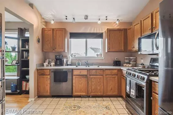 1714 NEWGATE Lane, Howell, MI 48843