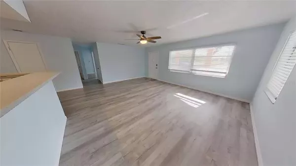 6455 COLONIAL DR, Sarasota, FL 34231