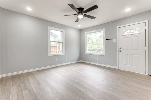 8808 Wadlington Avenue, Dallas, TX 75217