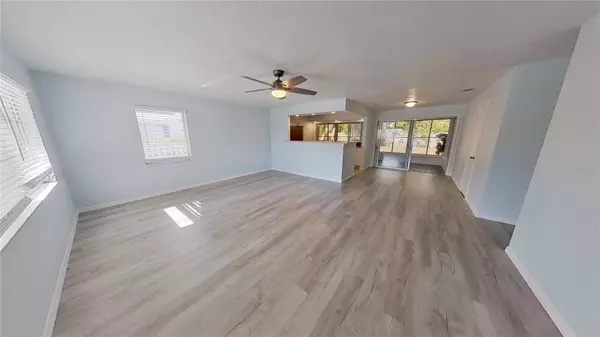 6455 COLONIAL DR, Sarasota, FL 34231