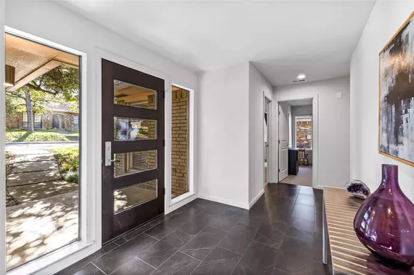 8425 Stable Glen Drive, Dallas, TX 75243