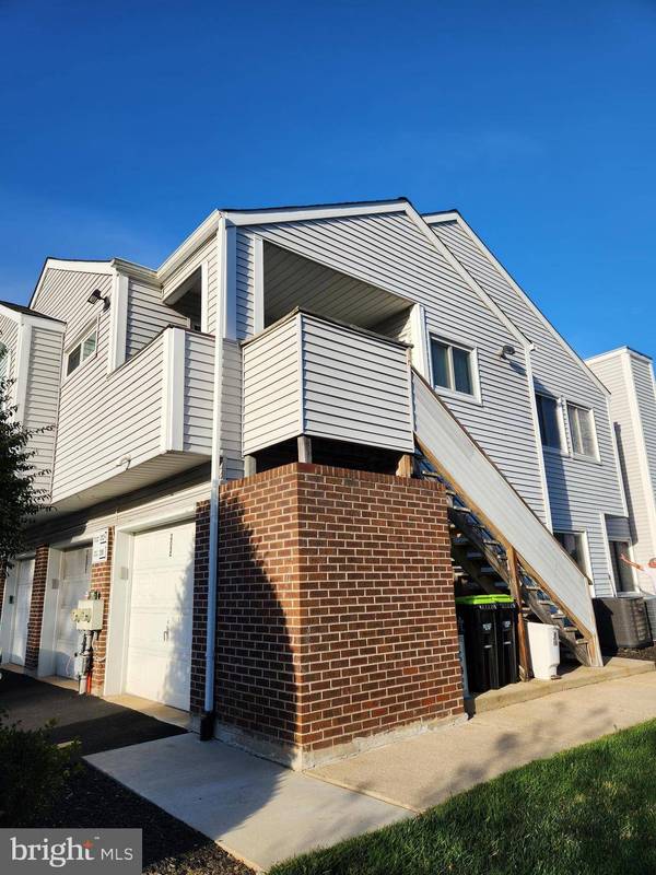 202 MADELINE CT, Newark, DE 19711