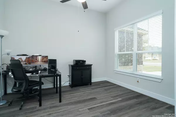 429 Englewood Ln, Castroville, TX 78009