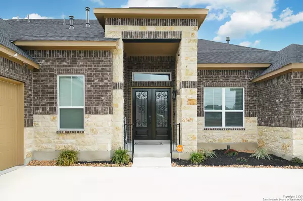 429 Englewood Ln, Castroville, TX 78009