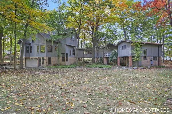 1648 Walker Road, Fennville, MI 49408