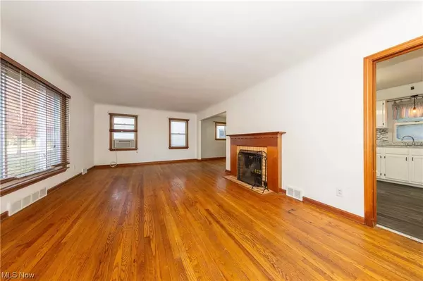 5164 Case AVE, Lyndhurst, OH 44124