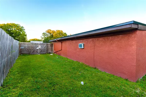 318 POINCIANA CIR, Kissimmee, FL 34744