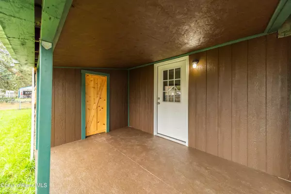 5738 W NEW HAMPSHIRE ST, Spirit Lake, ID 83869