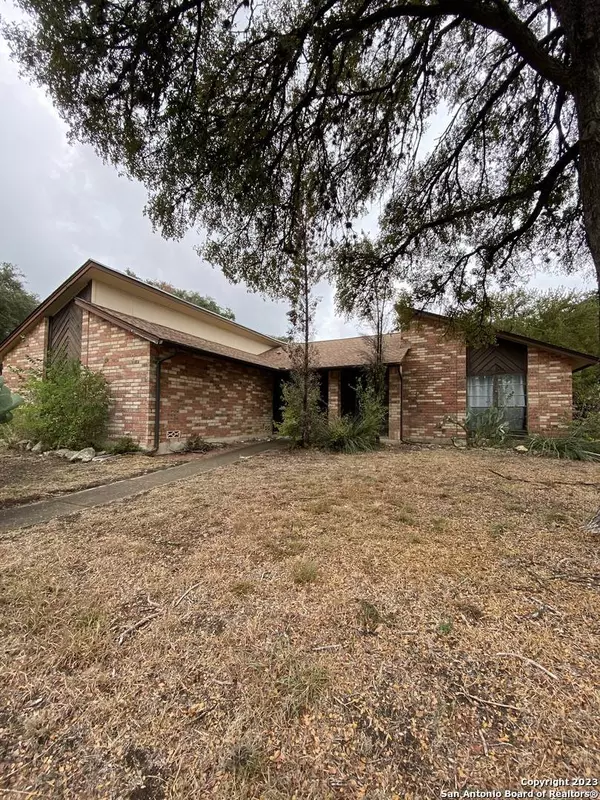 8702 STAR CREEK DR, San Antonio, TX 78251-2516