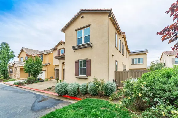 885 Blossom Rock LN, Folsom, CA 95630