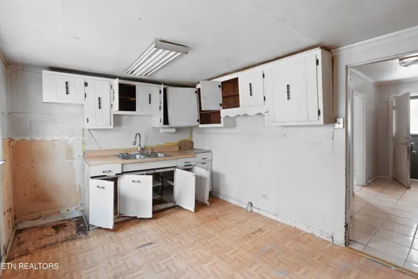 2740 Nichols Ave, Knoxville, TN 37917