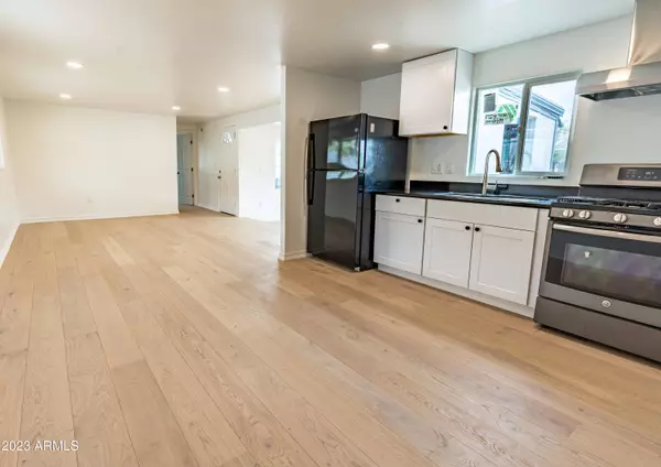 2435 E TONTO Lane, Phoenix, AZ 85050