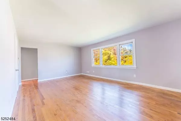 10 Stanford Dr #4B, Bridgewater Twp., NJ 08807