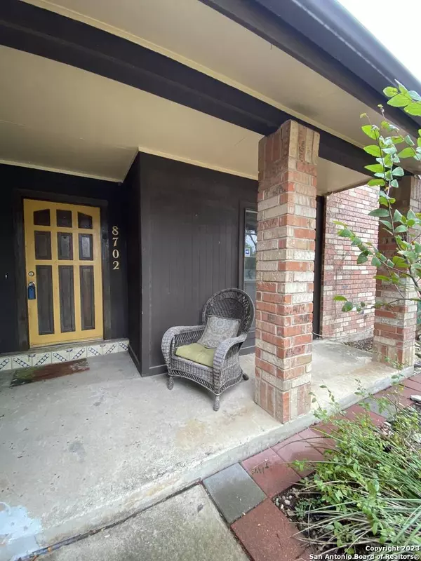 8702 STAR CREEK DR, San Antonio, TX 78251-2516