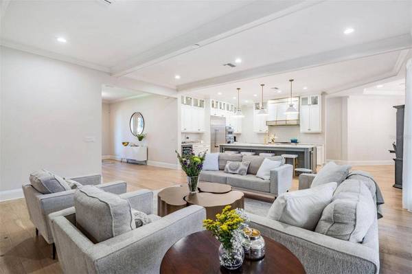 2303 S SAN JOSE CIR, Tampa, FL 33629