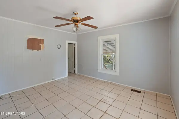 2740 Nichols Ave, Knoxville, TN 37917