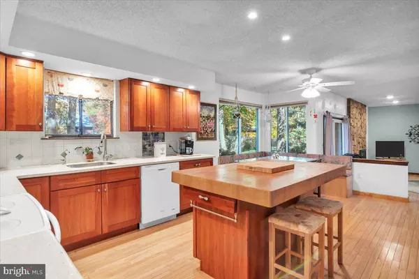 26 BROOKWOOD DR, Voorhees, NJ 08043