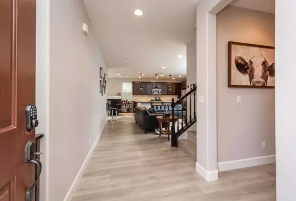 885 Blossom Rock LN, Folsom, CA 95630