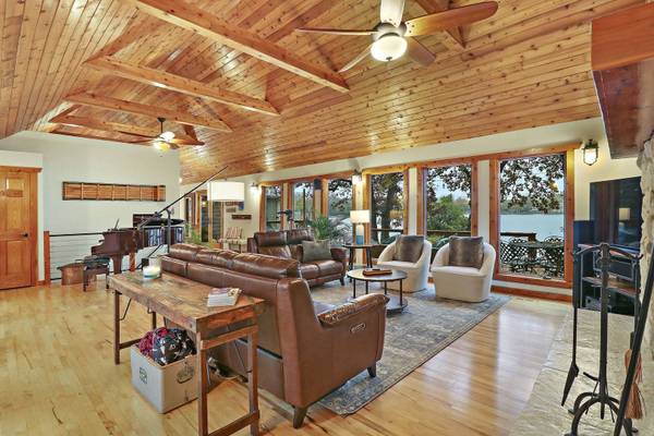 965 W Shore DR, Fox Lake, IL 60020