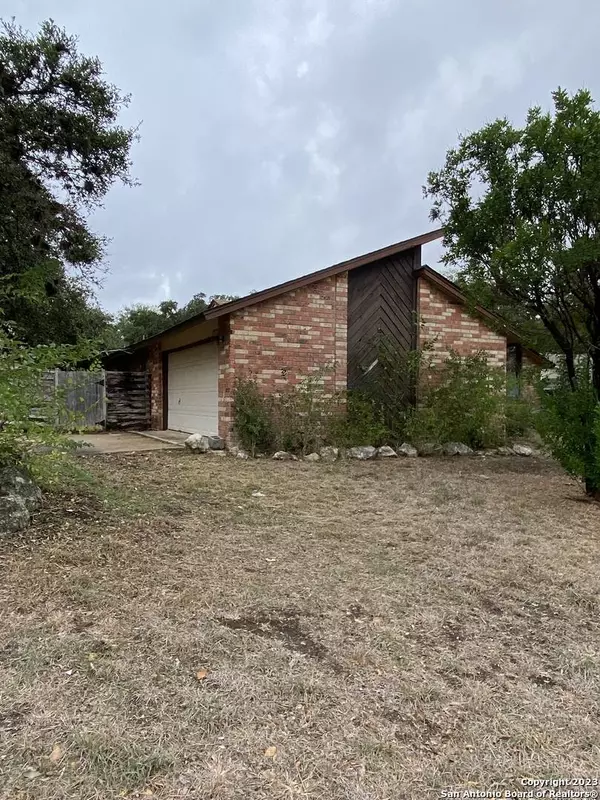 8702 STAR CREEK DR, San Antonio, TX 78251-2516