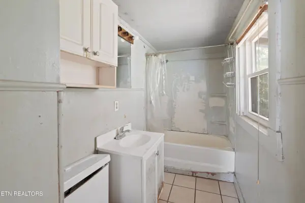 2740 Nichols Ave, Knoxville, TN 37917