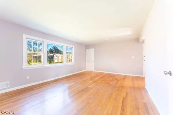 10 Stanford Dr #4B, Bridgewater Twp., NJ 08807