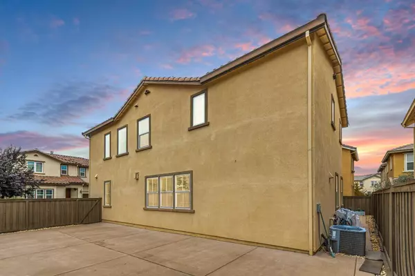 885 Blossom Rock LN, Folsom, CA 95630