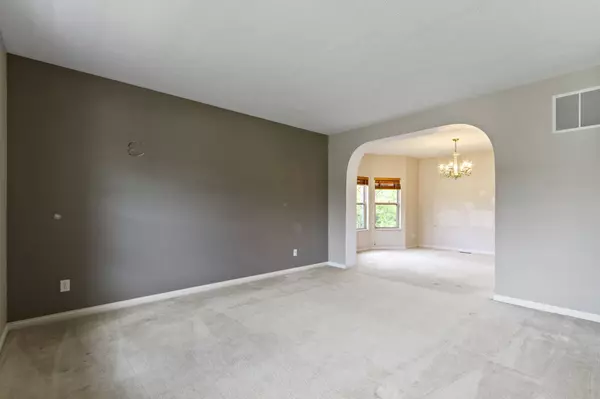 9691 Black Pine Ct, Fishers, IN 46037