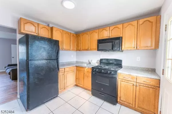 10 Stanford Dr #4B, Bridgewater Twp., NJ 08807