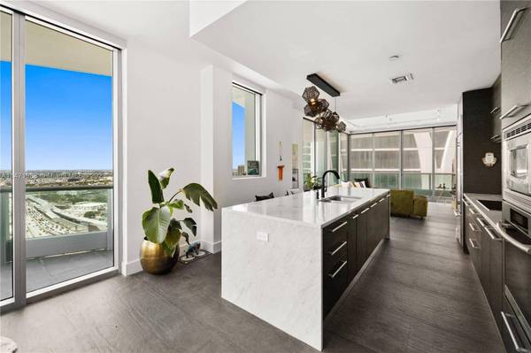 900 Biscayne Blvd #3912, Miami, FL 33132