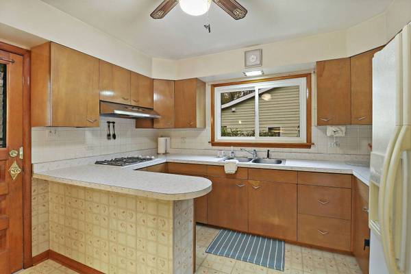 488 Charlotte AVE, Crystal Lake, IL 60014