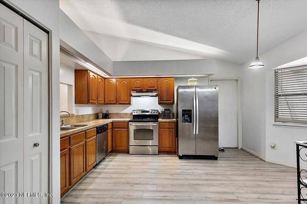 1371 SHEARWATER DR, Jacksonville, FL 32218