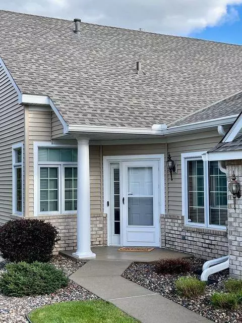 2435 Skyline DR, Bloomington, MN 55425