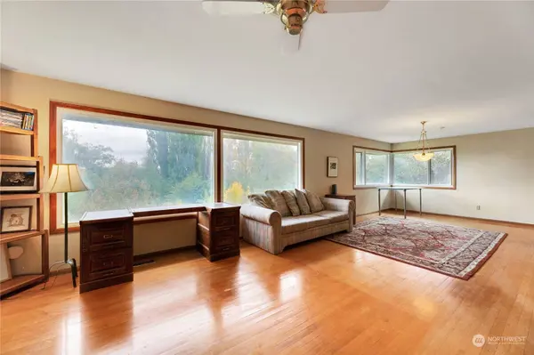 11014 Des Moines Memorial Drive S, Burien, WA 98168