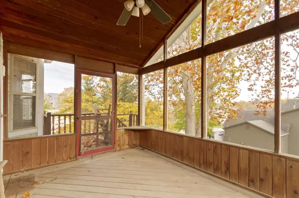 9691 Black Pine Ct, Fishers, IN 46037