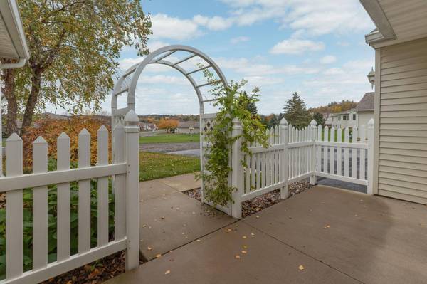 2809 Salem Meadows DR SW, Rochester, MN 55902