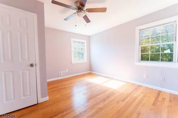 10 Stanford Dr #4B, Bridgewater Twp., NJ 08807