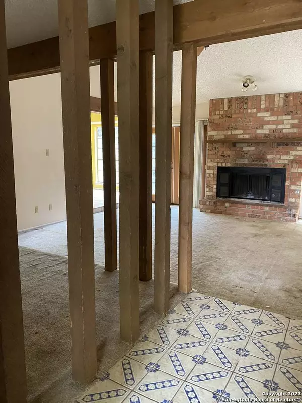 8702 STAR CREEK DR, San Antonio, TX 78251-2516