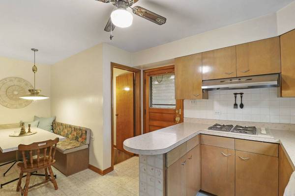 488 Charlotte AVE, Crystal Lake, IL 60014