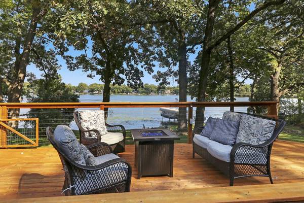 965 W Shore DR, Fox Lake, IL 60020