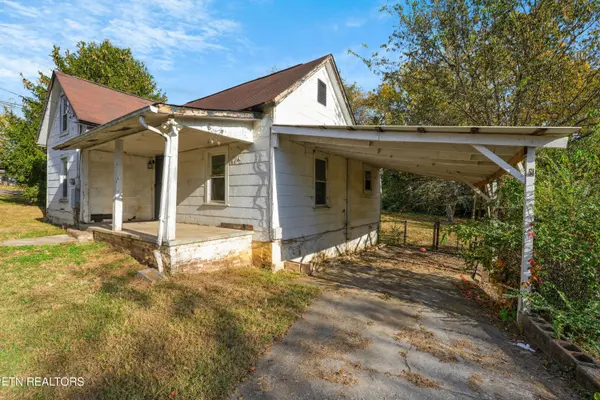 2740 Nichols Ave, Knoxville, TN 37917